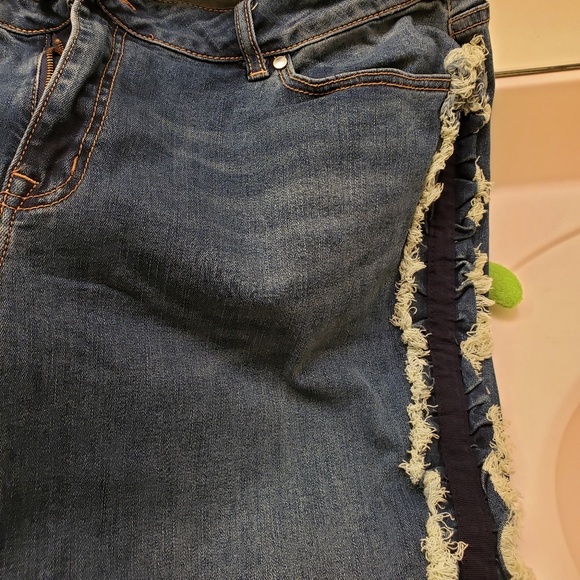 Lane Bryant Crop Pants - Picture 5 of 7